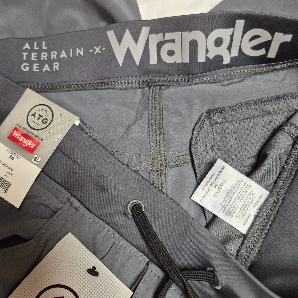 Wrangler ATG Mens Carbon Gray Performance Comfort Shorts 9 Inseam Size 34 NWT